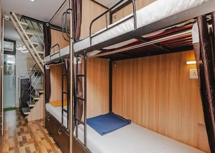 Golden Sands Dormitory And Single Ac Rooms