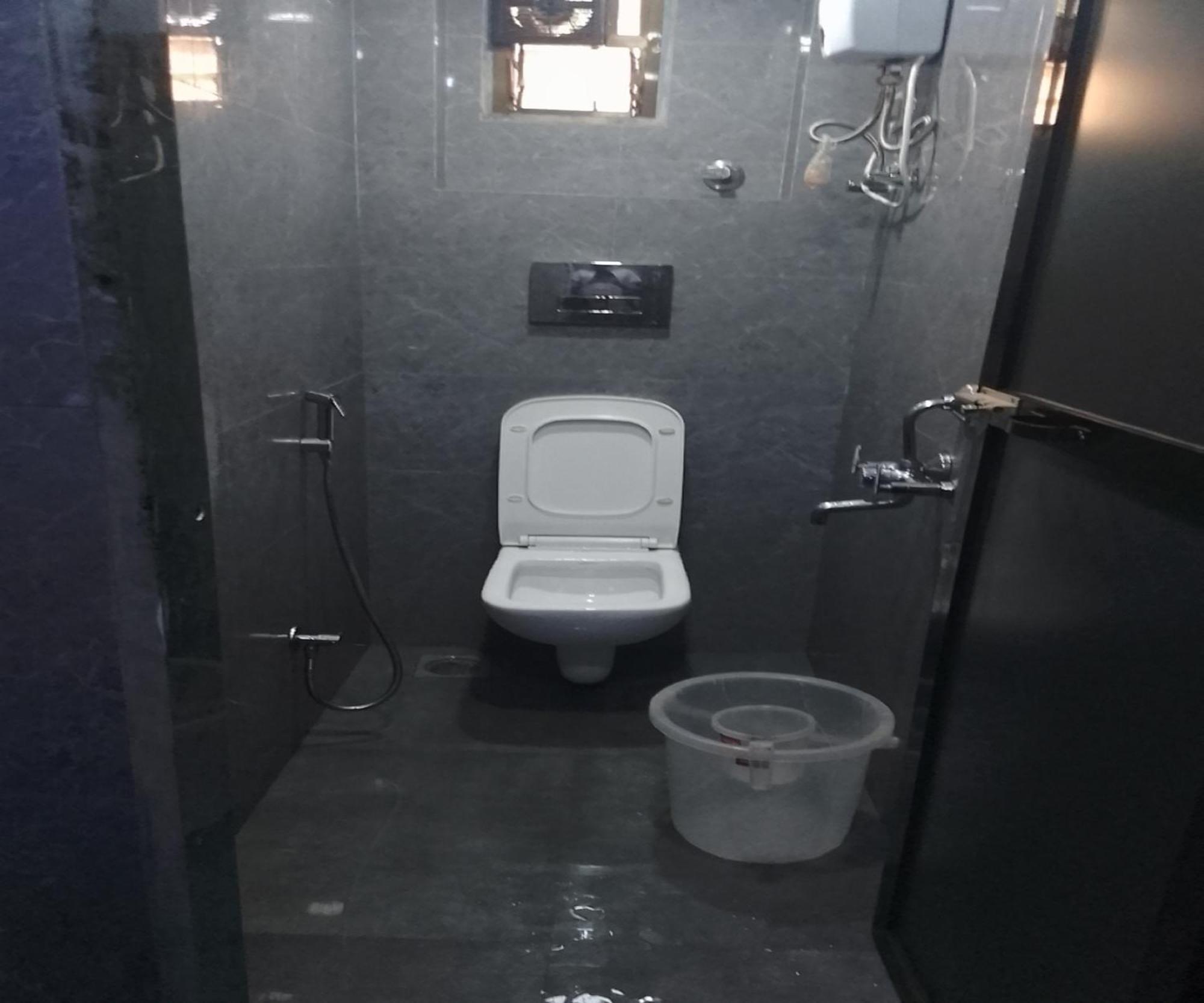 Golden Sands And Single Ac Apartment