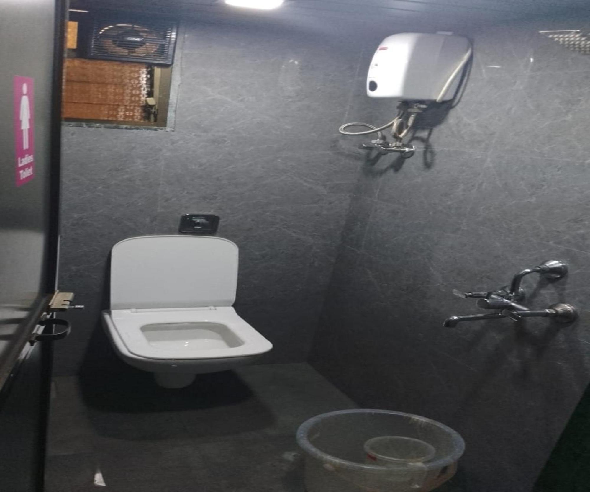 Apartment Golden Sands And Single Ac Mumbai