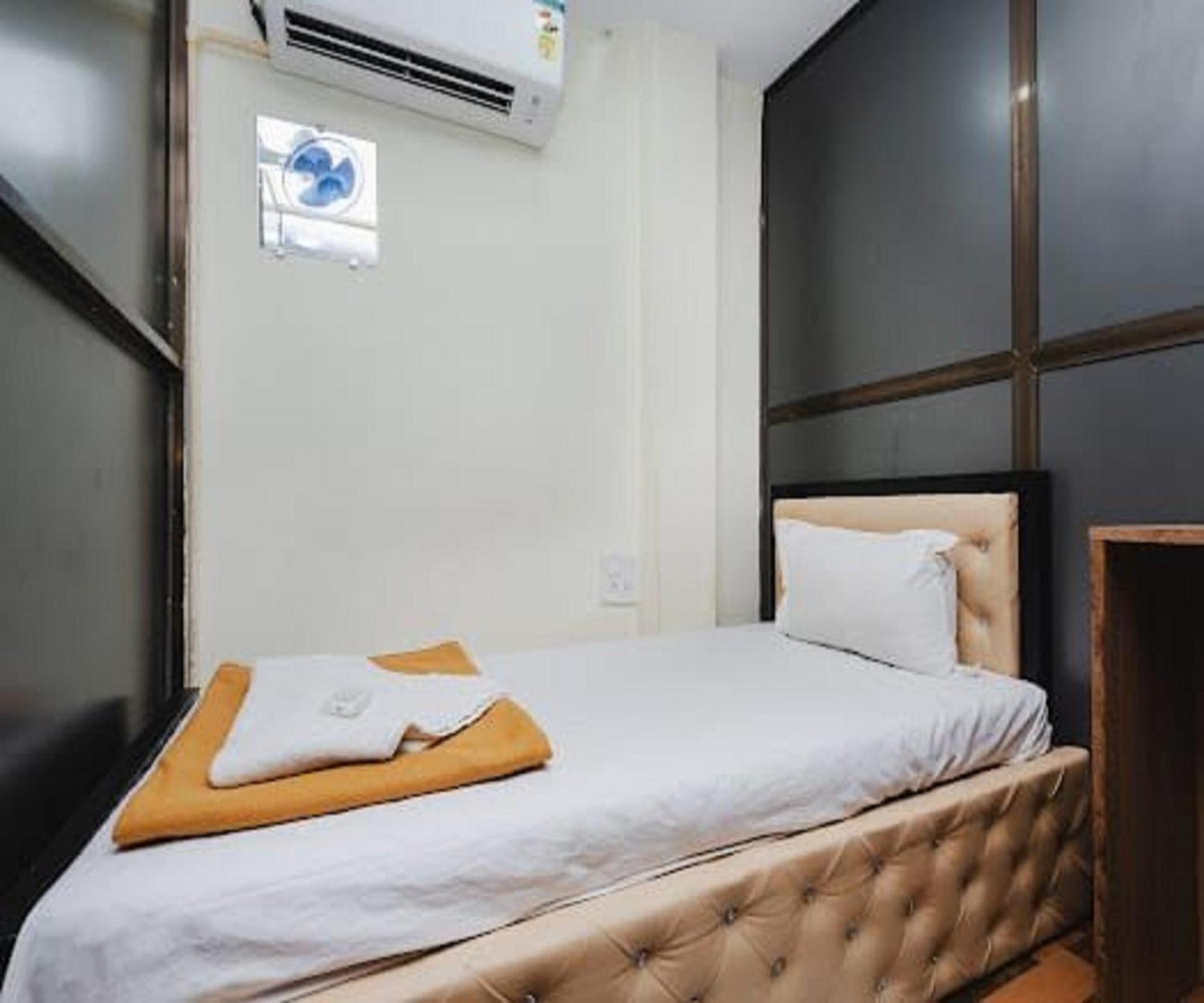 Golden Sands And Single Ac * Mumbai